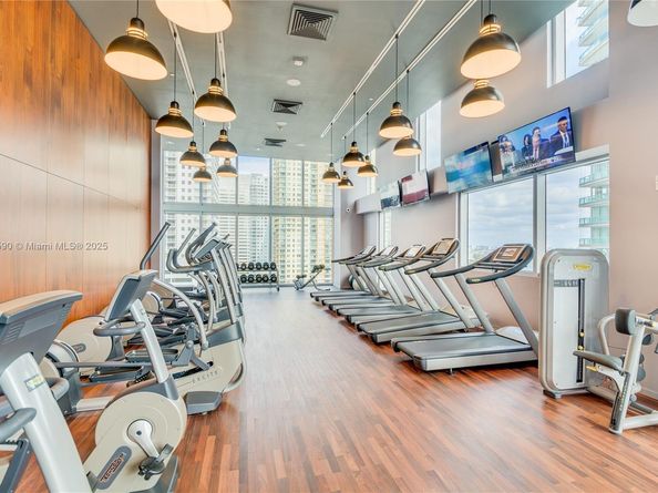 1300 Brickell Bay Dr 806, Miami FL 33131