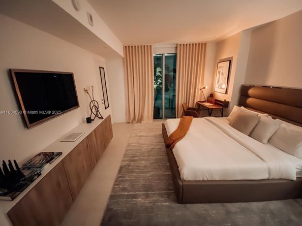 1300 Brickell Bay Dr 806, Miami FL 33131