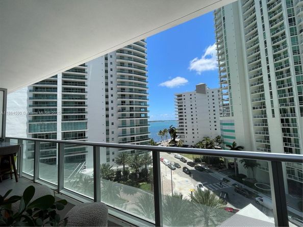 1300 Brickell Bay Dr 806, Miami FL 33131