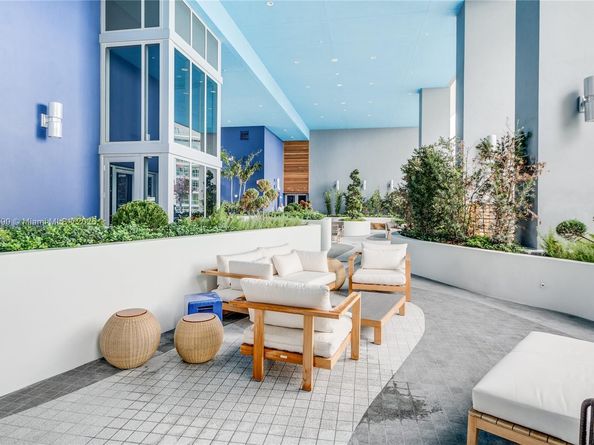 1300 Brickell Bay Dr 806, Miami FL 33131