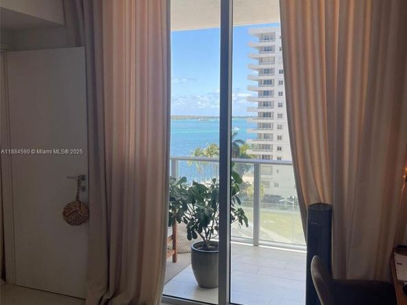 1300 Brickell Bay Dr 806, Miami FL 33131