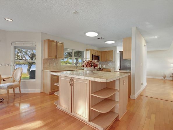 17516 NW 7th St, Pembroke Pines FL 33029