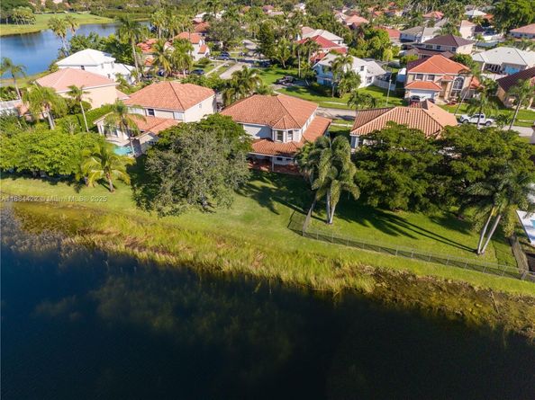 17516 NW 7th St, Pembroke Pines FL 33029