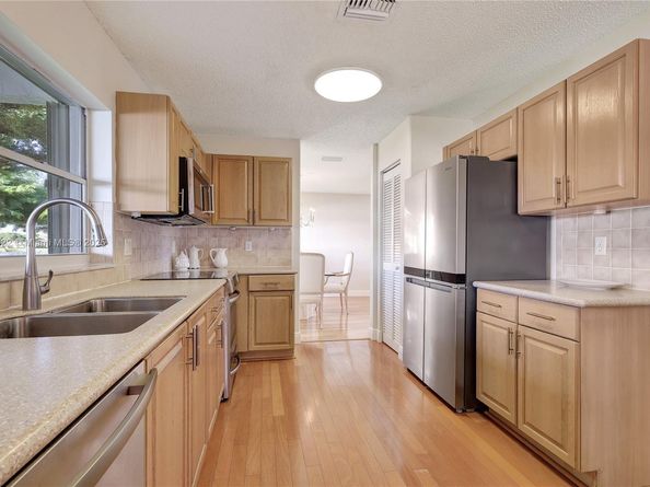 17516 NW 7th St, Pembroke Pines FL 33029
