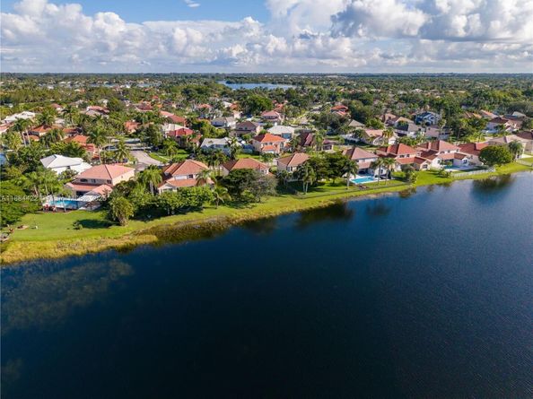 17516 NW 7th St, Pembroke Pines FL 33029