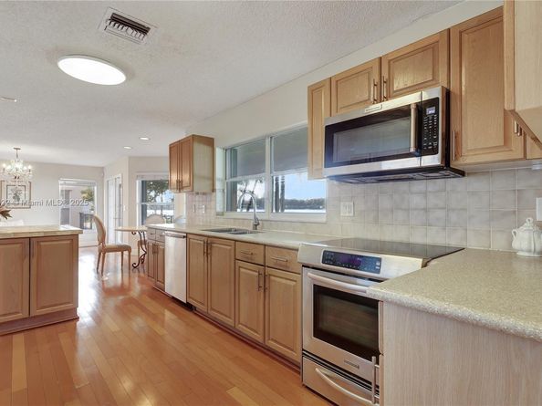 17516 NW 7th St, Pembroke Pines FL 33029