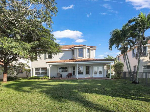 17516 NW 7th St, Pembroke Pines FL 33029