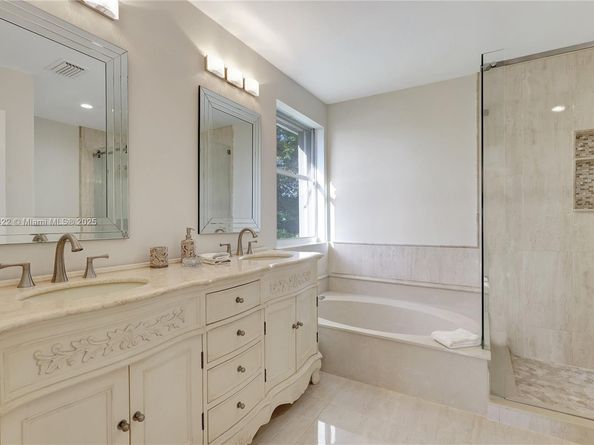 17516 NW 7th St, Pembroke Pines FL 33029
