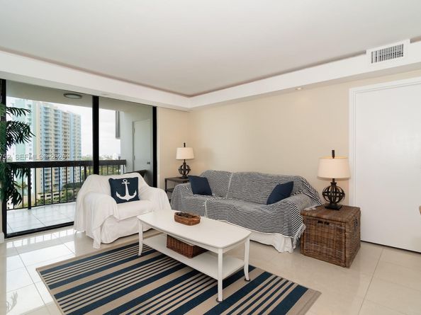 2333 Brickell Ave 1710, Miami FL 33129