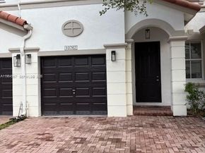 10762 NW 80th Ln, Doral FL 33178