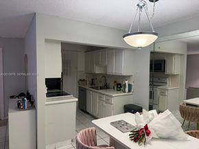 2420 Diana Dr 302, Hallandale Beach FL 33009