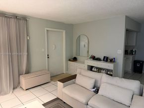 2420 Diana Dr 302, Hallandale Beach FL 33009