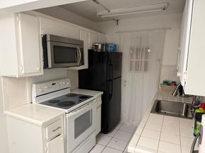 2420 Diana Dr 302, Hallandale Beach FL 33009