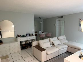 2420 Diana Dr 302, Hallandale Beach FL 33009