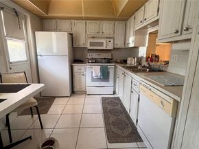 610 NE 12th Ave 102, Hallandale Beach FL 33009