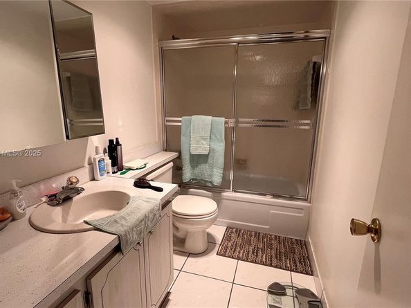 610 NE 12th Ave 102, Hallandale Beach FL 33009