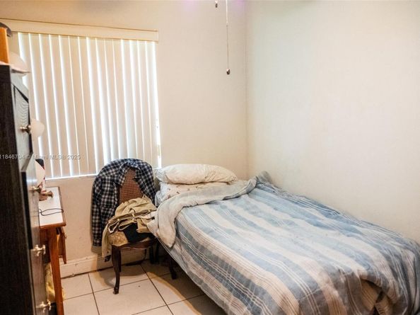 1565 NW 127th St, North Miami FL 33167