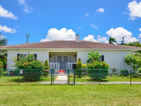 611 SW 8th St, Hallandale Beach FL 33009