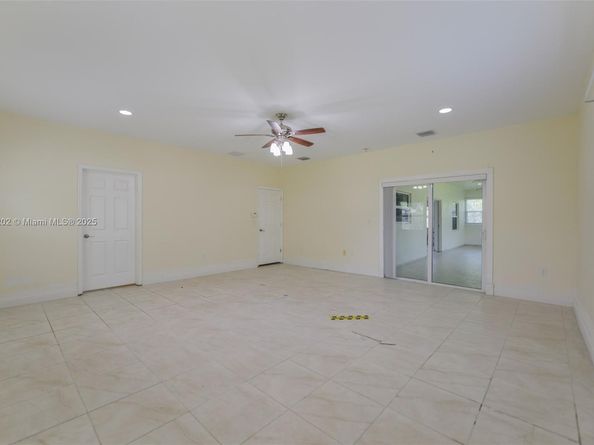 611 SW 8th St, Hallandale Beach FL 33009