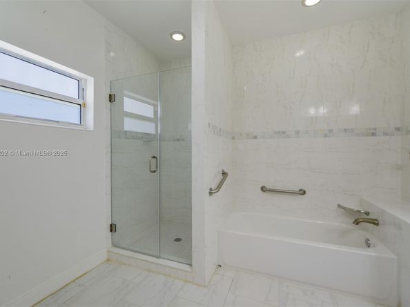 611 SW 8th St, Hallandale Beach FL 33009