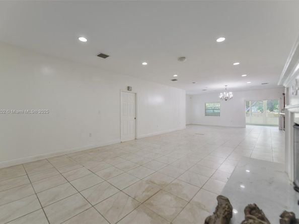 611 SW 8th St, Hallandale Beach FL 33009