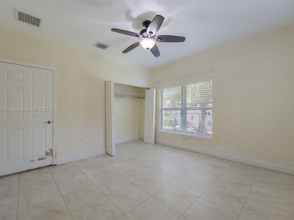 611 SW 8th St, Hallandale Beach FL 33009