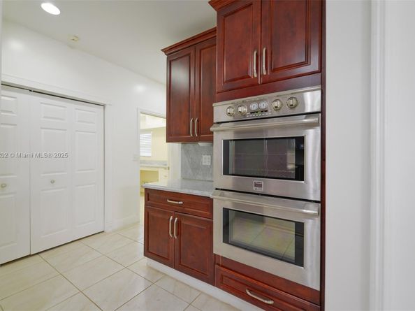 611 SW 8th St, Hallandale Beach FL 33009