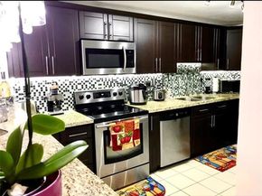 9403 SW 76th St Y17, Miami FL 33173
