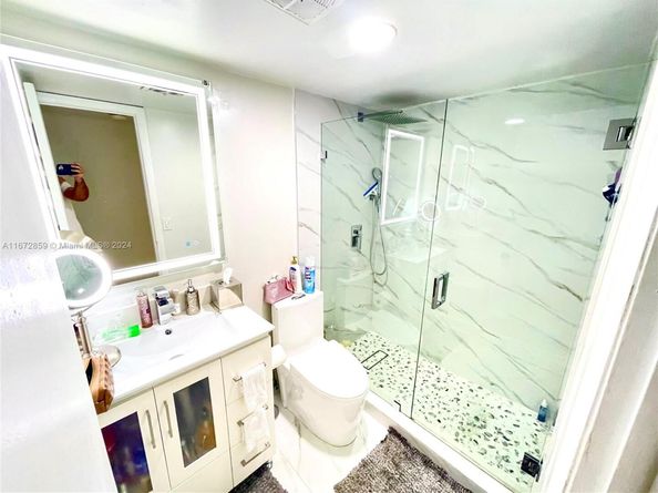 9403 SW 76th St Y17, Miami FL 33173