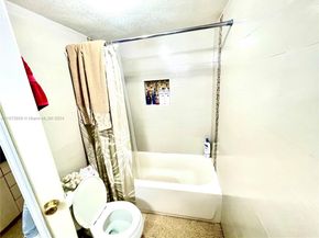 9403 SW 76th St Y17, Miami FL 33173
