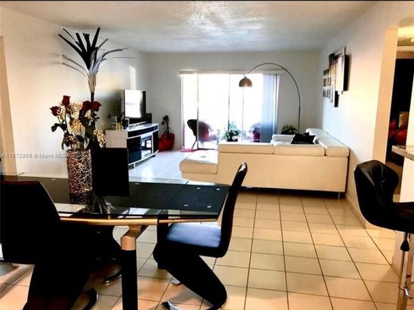9403 SW 76th St Y17, Miami FL 33173