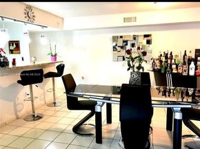 9403 SW 76th St Y17, Miami FL 33173