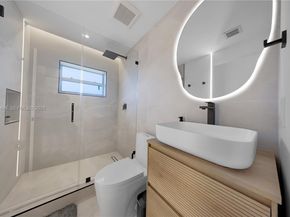 166 NW 41st St, Miami FL 33127