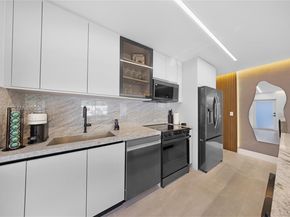 166 NW 41st St, Miami FL 33127