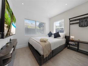 166 NW 41st St, Miami FL 33127