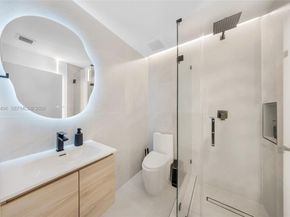 166 NW 41st St, Miami FL 33127