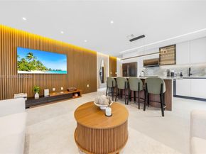 166 NW 41st St, Miami FL 33127