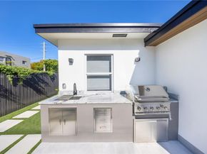 166 NW 41st St, Miami FL 33127