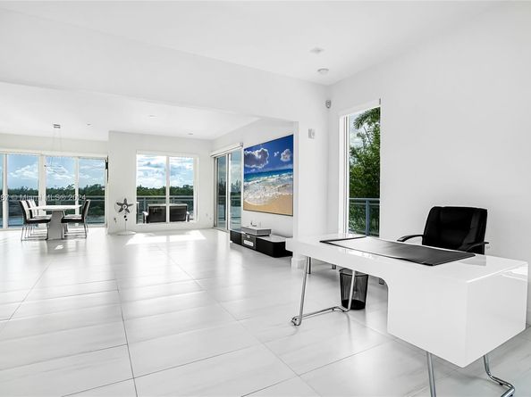 Undisclosed Address #A11659387, Hollywood FL 33019
