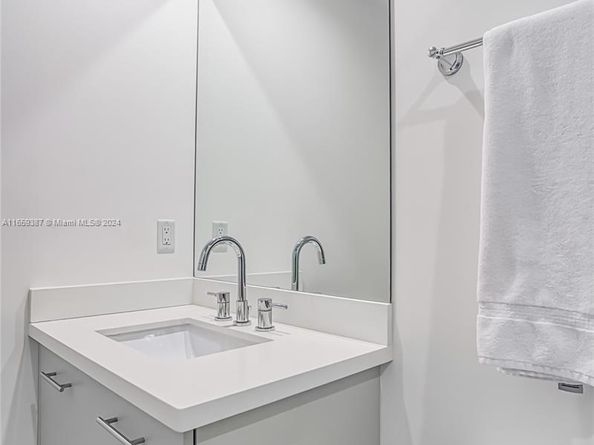 Undisclosed Address #A11659387, Hollywood FL 33019