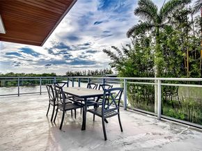 Undisclosed Address #A11659387, Hollywood FL 33019