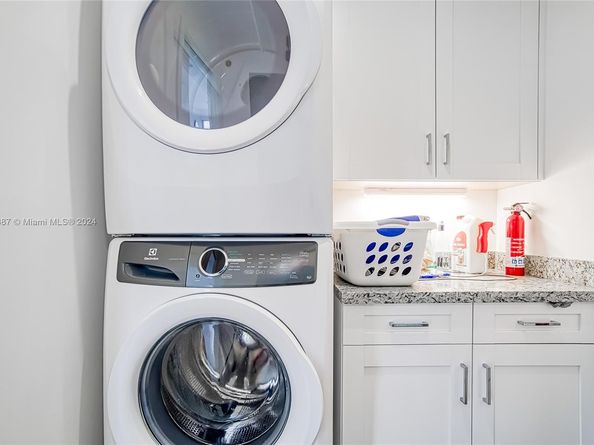 Undisclosed Address #A11659387, Hollywood FL 33019