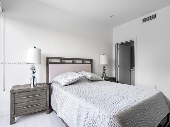 Undisclosed Address #A11659387, Hollywood FL 33019
