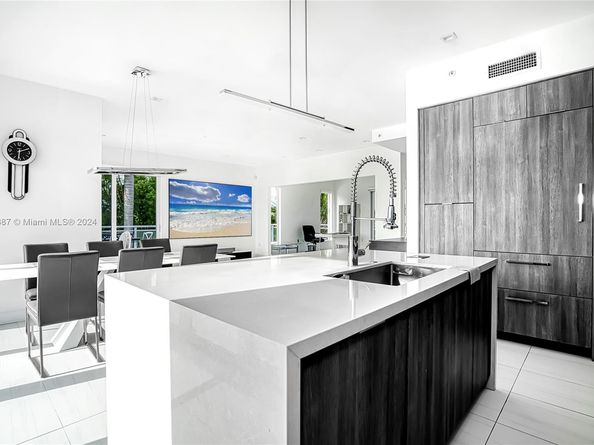 Undisclosed Address #A11659387, Hollywood FL 33019