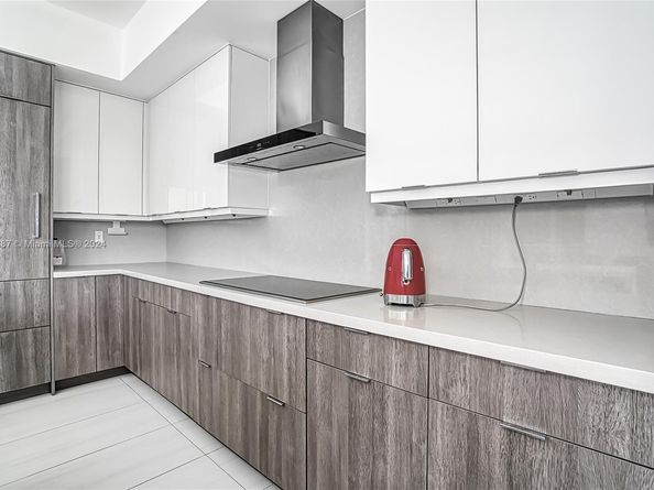 Undisclosed Address #A11659387, Hollywood FL 33019
