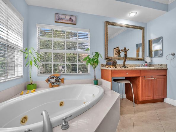 616 NE Venezia Lane 616, Boca Raton FL 33487