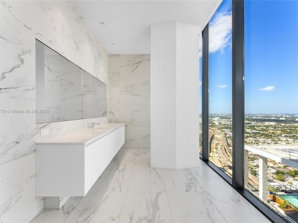 1000 Biscayne Blvd 5101, Miami FL 33132