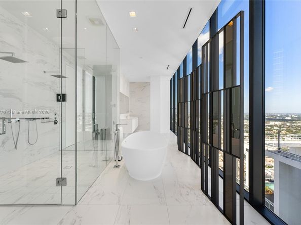 1000 Biscayne Blvd 5101, Miami FL 33132