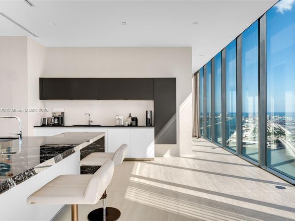 1000 Biscayne Blvd 5101, Miami FL 33132