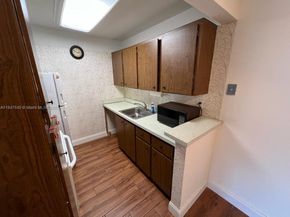 7160 Fairway Dr J18, Miami Lakes FL 33014